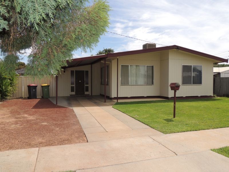 2 Douglas Avenue, Swan Hill VIC 3585