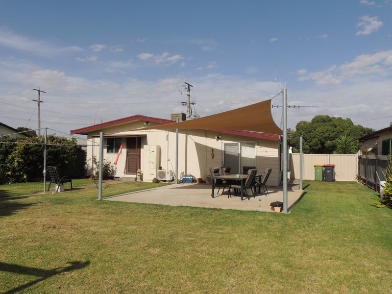 2 Douglas Avenue, Swan Hill VIC 3585