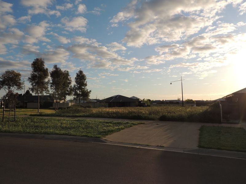 24 Boobialla Drive, Swan Hill VIC 3585