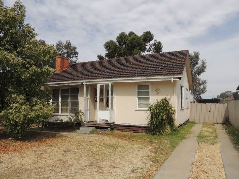 56 Stradbroke Avenue, Swan Hill VIC 3585