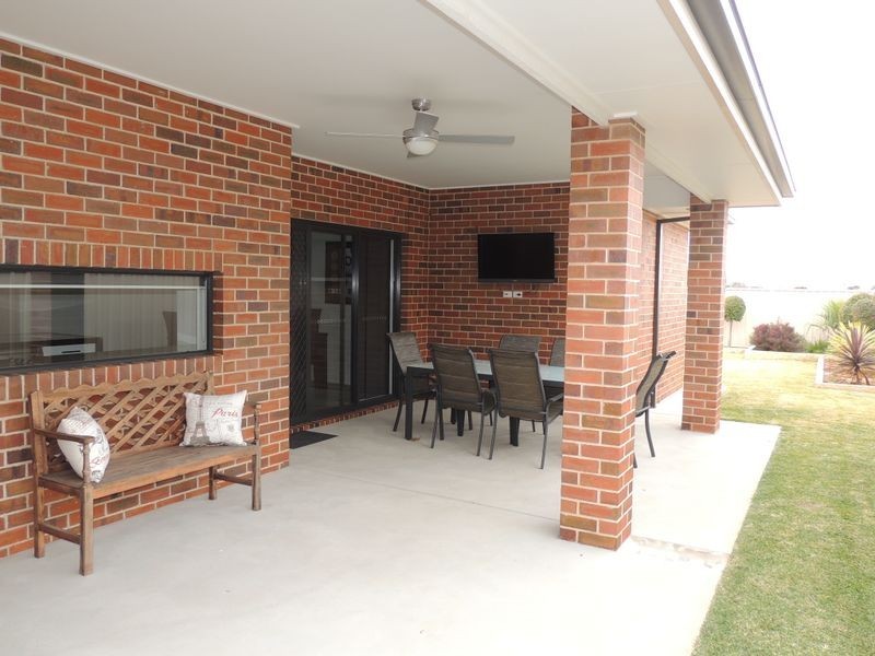 34 Dumosa Drive, Swan Hill VIC 3585