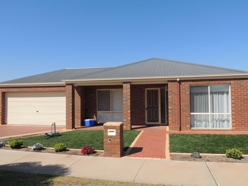 14 Sugarwood Avenue, Swan Hill VIC 3585