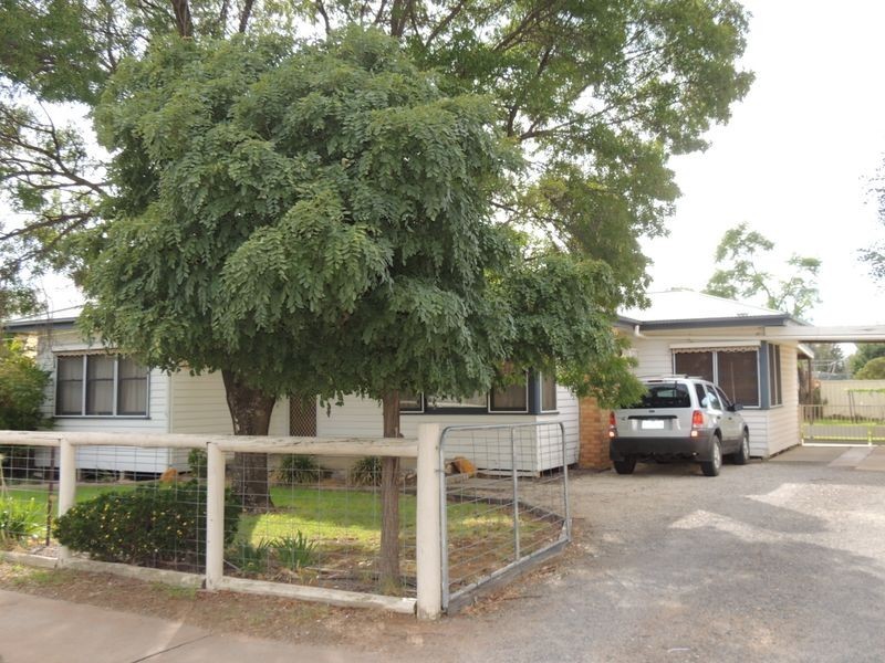 55 Stradbroke Avenue, Swan Hill VIC 3585