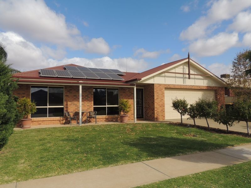 8 Dellar Court, Swan Hill VIC 3585