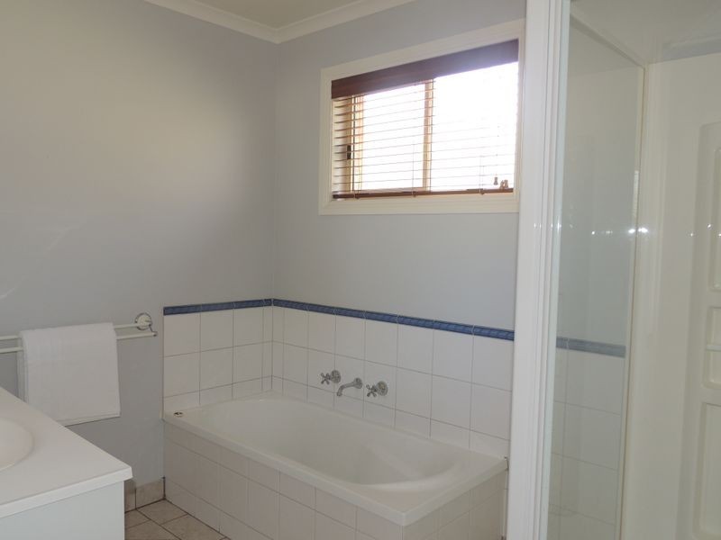 8 Dellar Court, Swan Hill VIC 3585