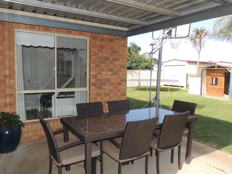 8 Dellar Court, Swan Hill VIC 3585