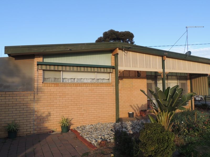 43 Stradbroke Avenue, Swan Hill VIC 3585