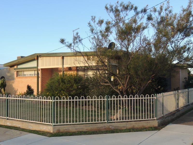 43 Stradbroke Avenue, Swan Hill VIC 3585