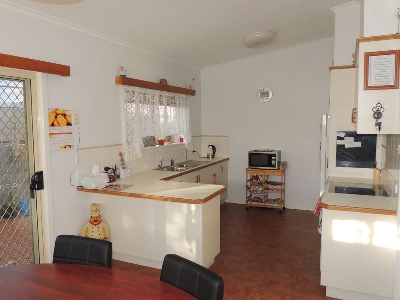 43 Stradbroke Avenue, Swan Hill VIC 3585