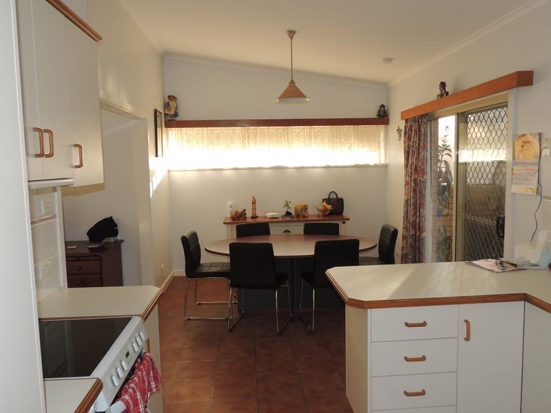 43 Stradbroke Avenue, Swan Hill VIC 3585