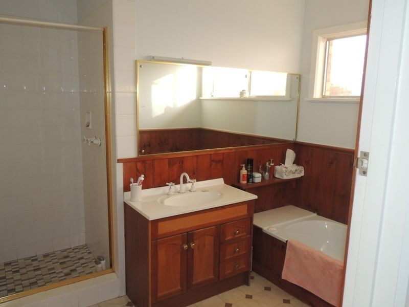 43 Stradbroke Avenue, Swan Hill VIC 3585