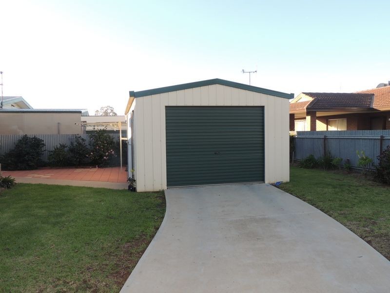 43 Stradbroke Avenue, Swan Hill VIC 3585