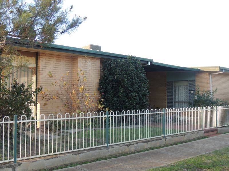 43 Stradbroke Avenue, Swan Hill VIC 3585