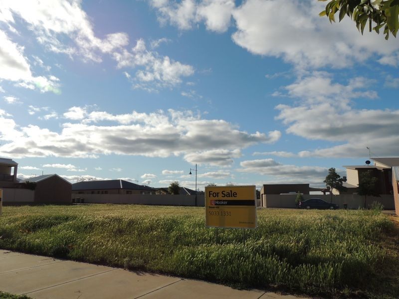 8 Tower Avenue, Swan Hill VIC 3585