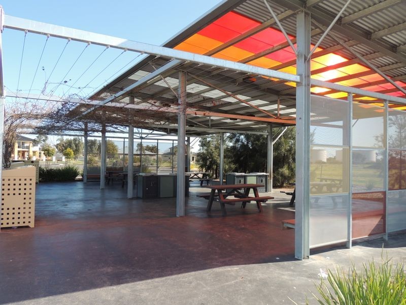 8 Tower Avenue, Swan Hill VIC 3585