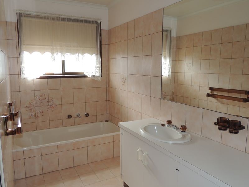 47 Parkview Drive, Swan Hill VIC 3585