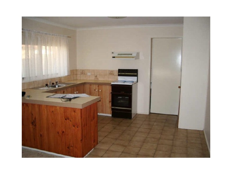 2A/ Kimberley Avenue, Swan Hill VIC 3585