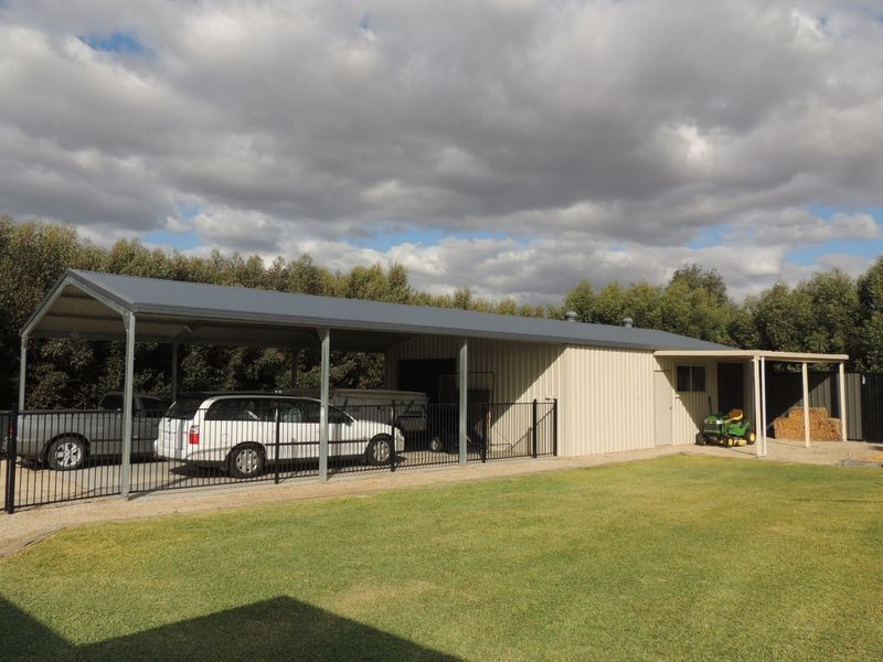 5 Hocking Drive, Swan Hill VIC 3585