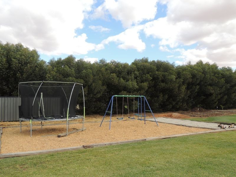 5 Hocking Drive, Swan Hill VIC 3585