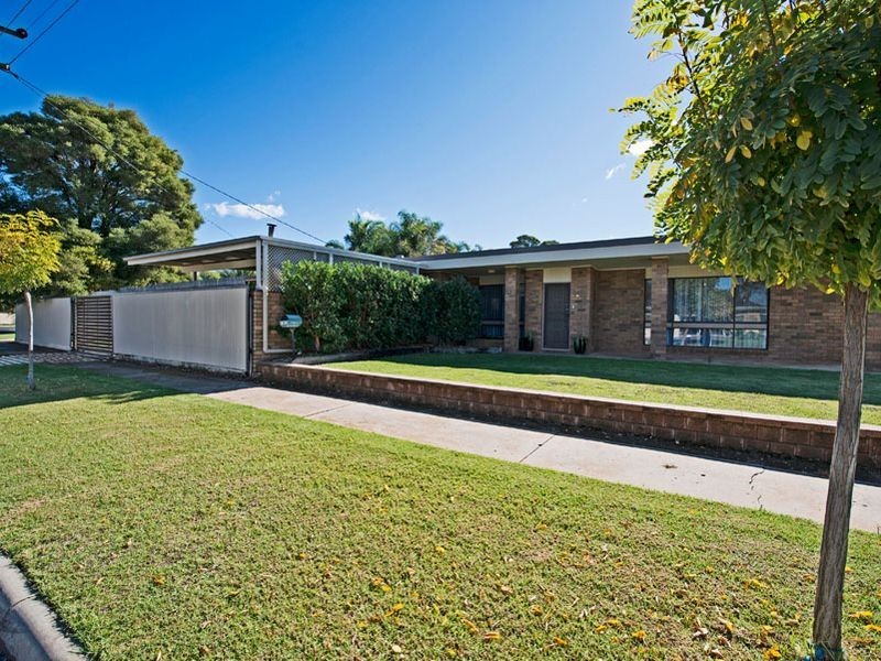 30 Douglas Avenue, Swan Hill VIC 3585