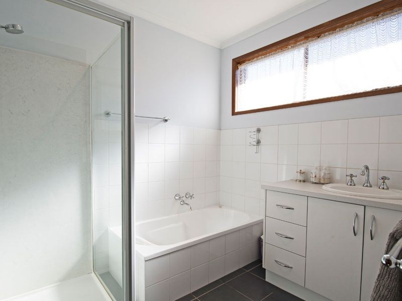 30 Douglas Avenue, Swan Hill VIC 3585