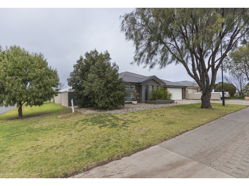 1 Cassia Way, Swan Hill VIC 3585