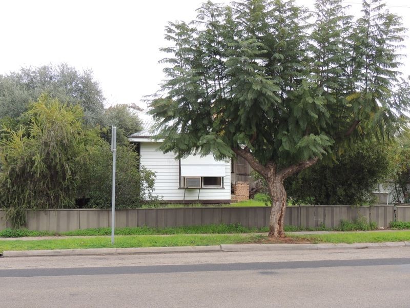 80 Stradbroke Avenue, Swan Hill VIC 3585