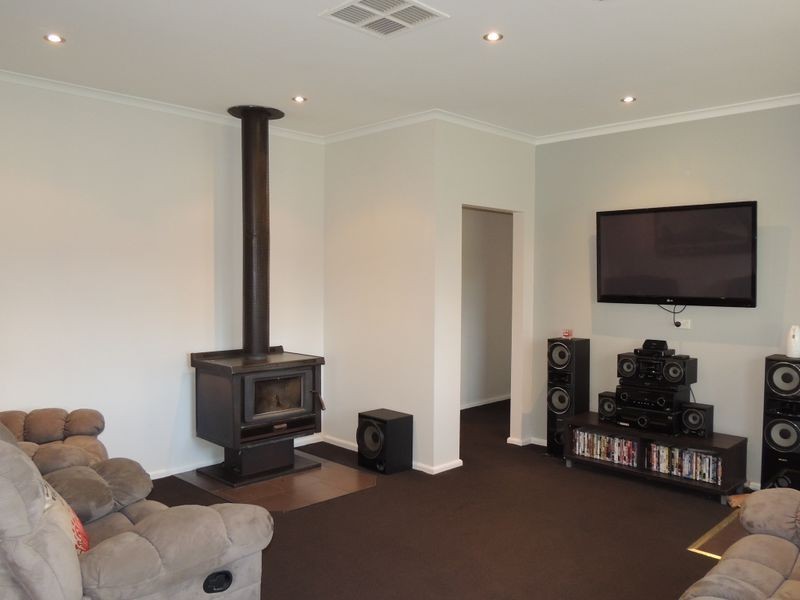 16 School Hill Road, Nyah VIC 3594