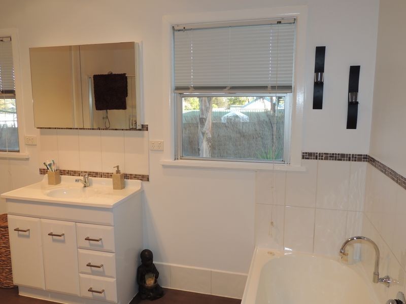 16 School Hill Road, Nyah VIC 3594