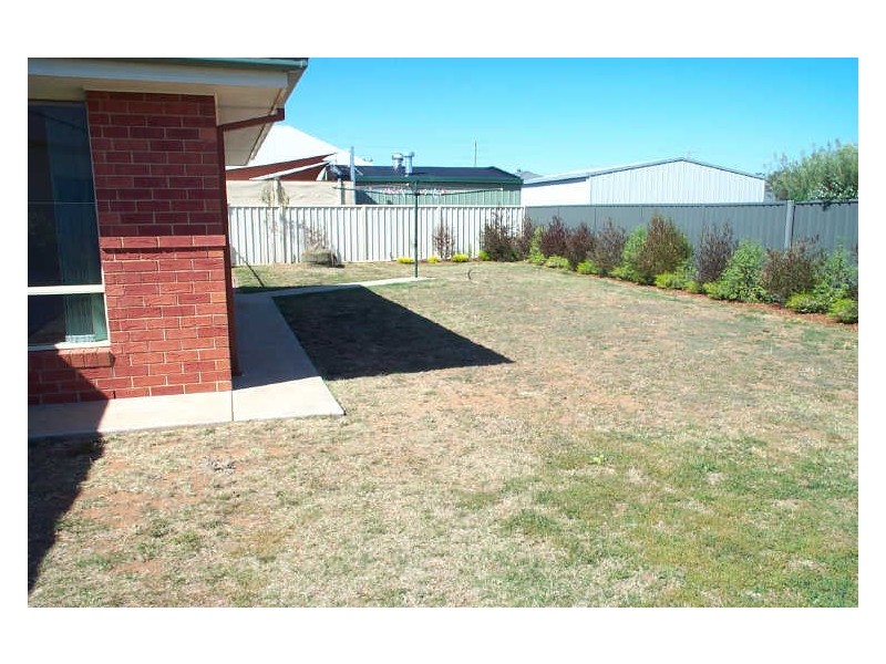 7 Nalder Drive, Swan Hill VIC 3585