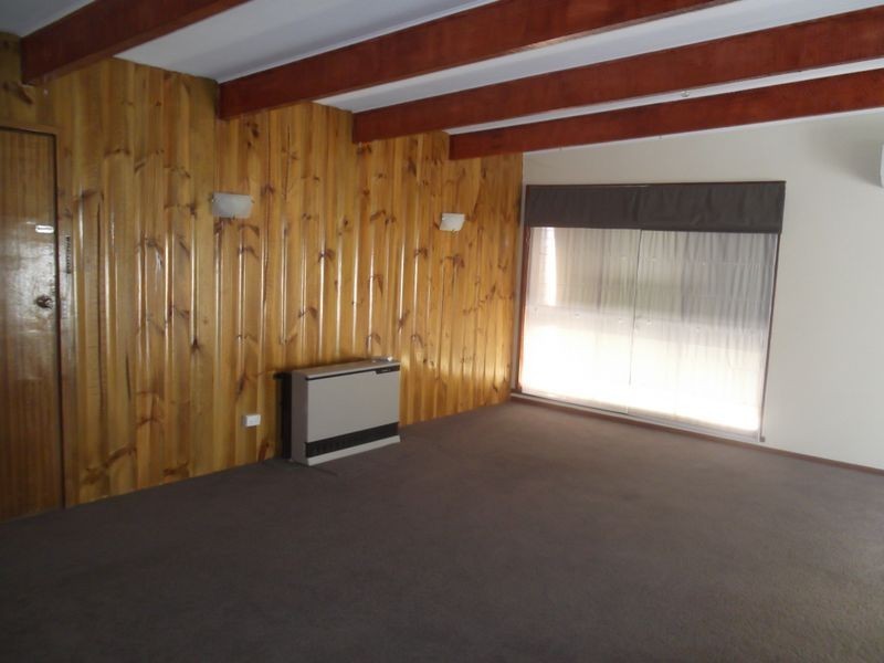 9 Douglas Avenue, Swan Hill VIC 3585
