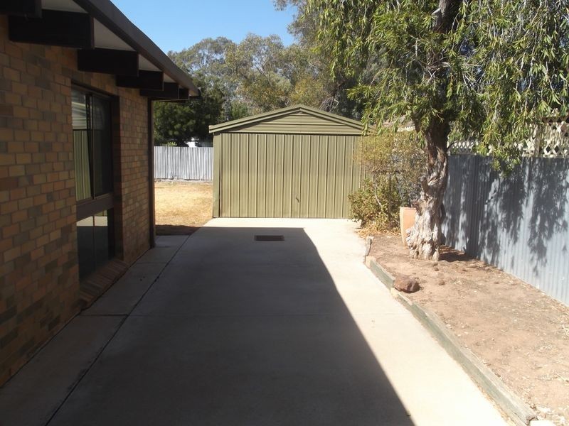 9 Douglas Avenue, Swan Hill VIC 3585