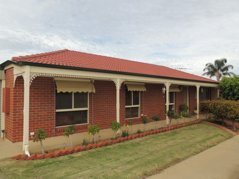 2/66 Poole Boulevard, Swan Hill VIC 3585