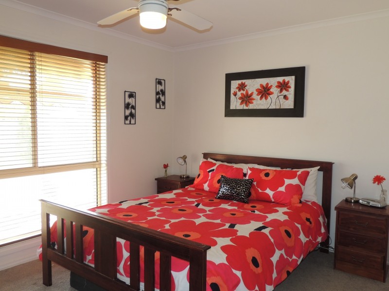 2/66 Poole Boulevard, Swan Hill VIC 3585