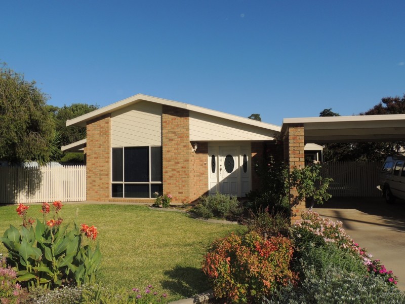 34 Poole Boulevard, Swan Hill VIC 3585