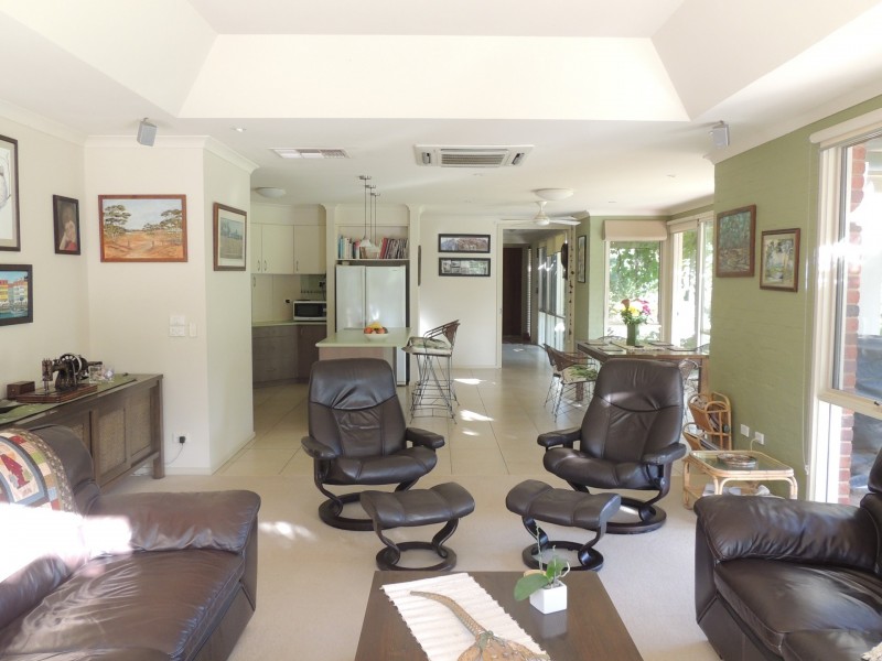 13 River Oaks Drive, Swan Hill VIC 3585