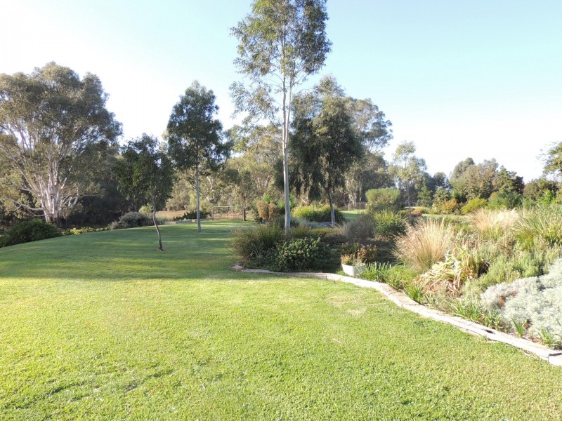 13 River Oaks Drive, Swan Hill VIC 3585