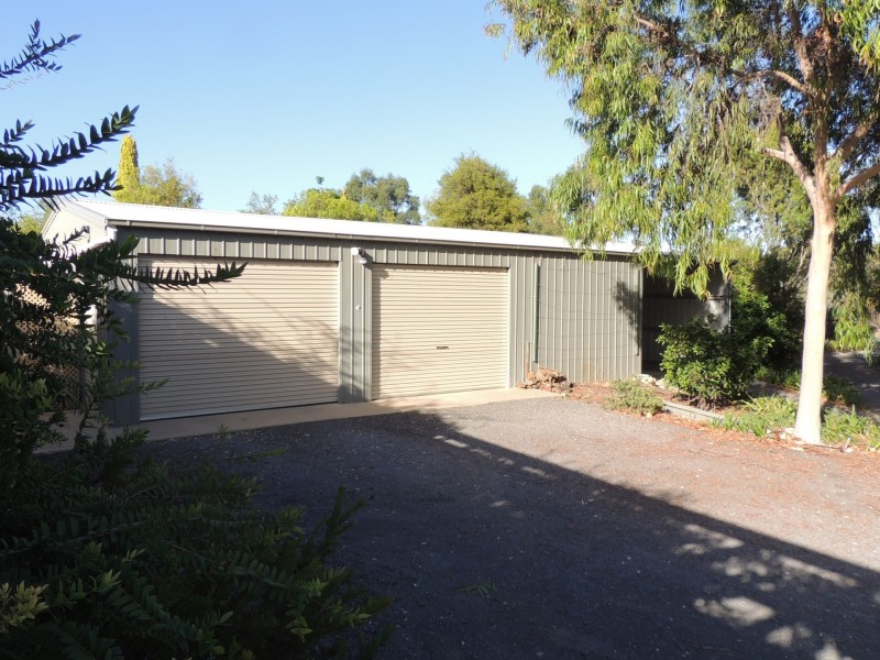 13 River Oaks Drive, Swan Hill VIC 3585