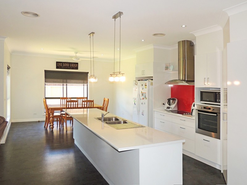 25 Boobialla Drive, Swan Hill VIC 3585