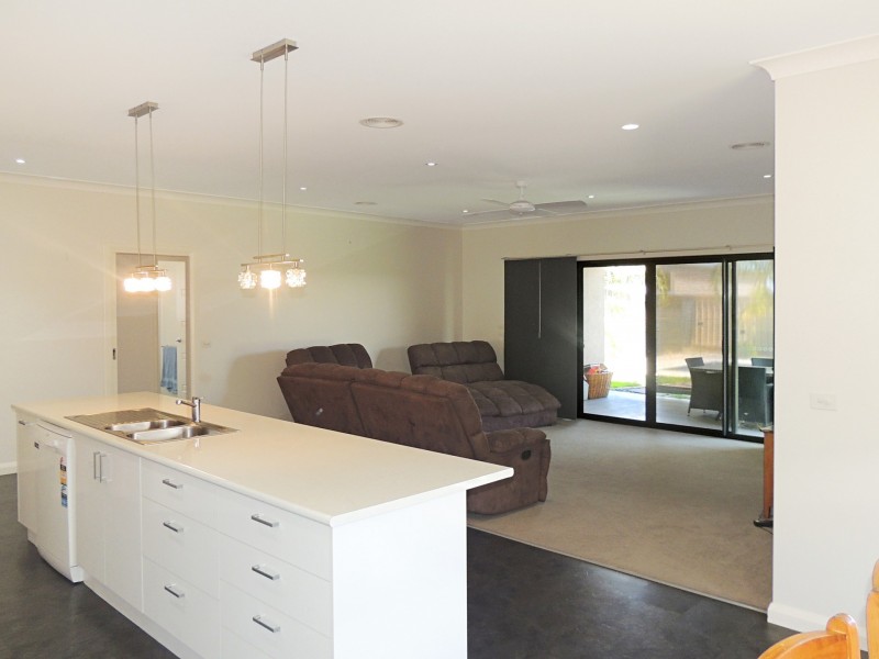 25 Boobialla Drive, Swan Hill VIC 3585