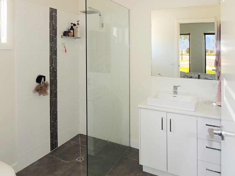 25 Boobialla Drive, Swan Hill VIC 3585