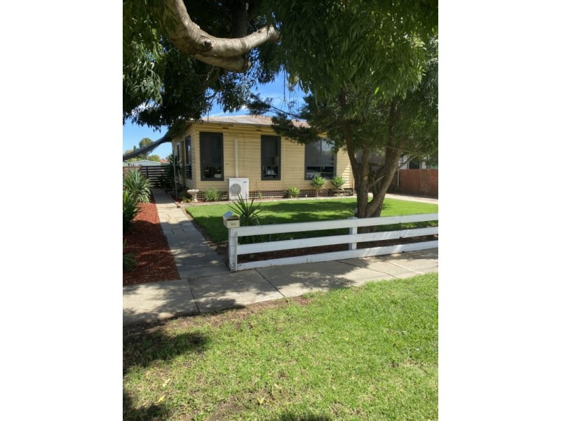 60 Stradbroke Avenue, Swan Hill VIC 3585