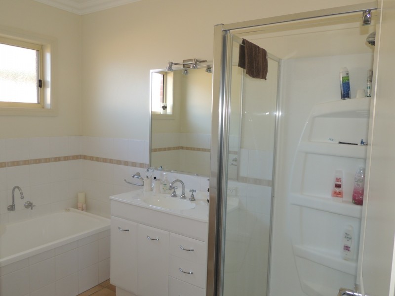 2/13 Melis Court, Swan Hill VIC 3585