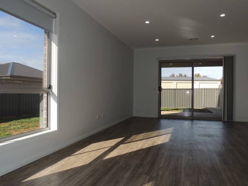 27 Tower Avenue, Swan Hill VIC 3585