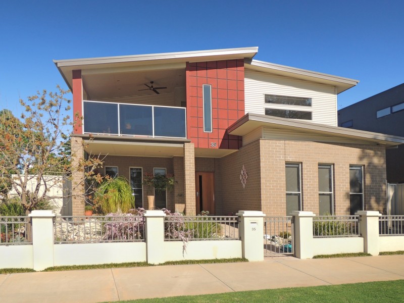 35 Parkside Avenue, Swan Hill VIC 3585