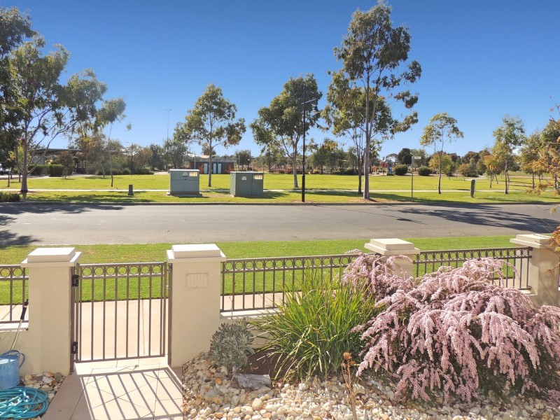 35 Parkside Avenue, Swan Hill VIC 3585