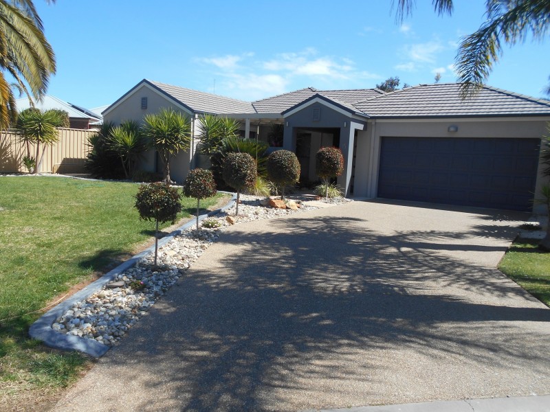 15 Melis Court, Swan Hill VIC 3585