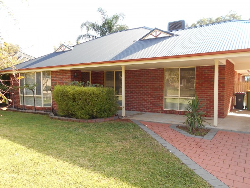 10 Currawong Court, Murray Downs NSW 3585