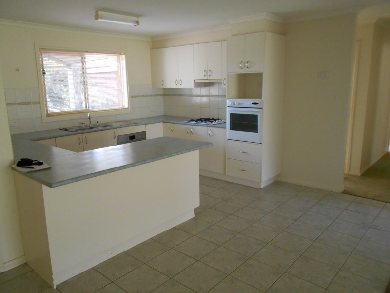 10 Currawong Court, Murray Downs NSW 3585