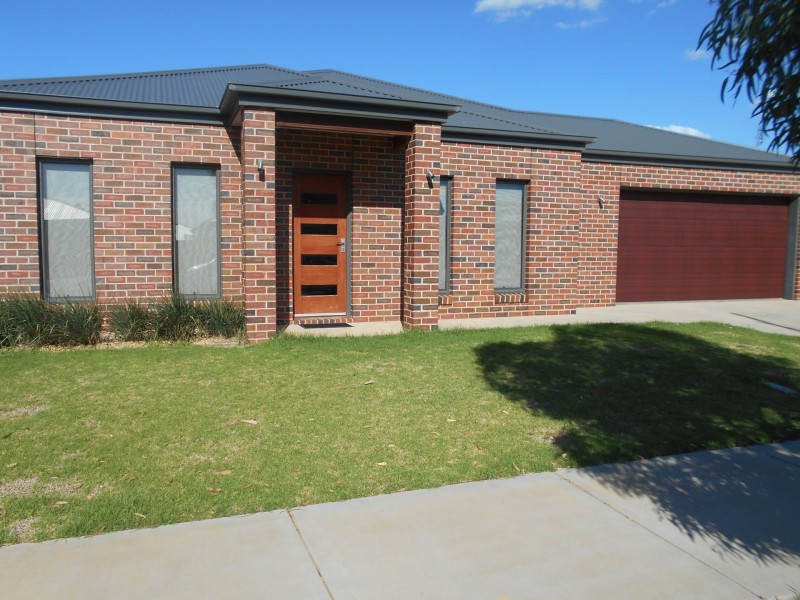 8 Saltbush Drive, Swan Hill VIC 3585
